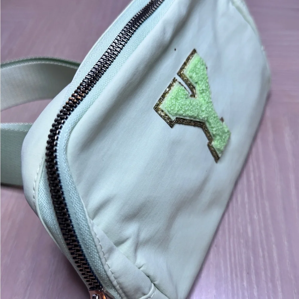 NEW ID Y Mint Green Waist Crossbody Shoulder Sling Pack adjustable strap.